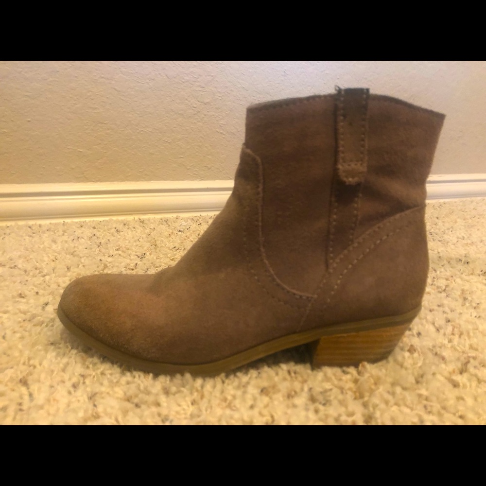Steve Madden country tan suede size 5.5 ankle boots